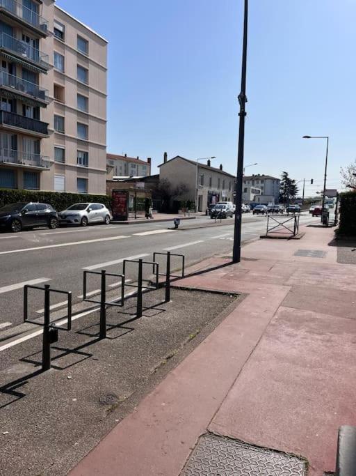 Le Pressense 2 Vénissieux Exterior foto